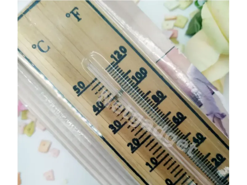 Thermomètre en bois intérieur-extérieur - Netgadget