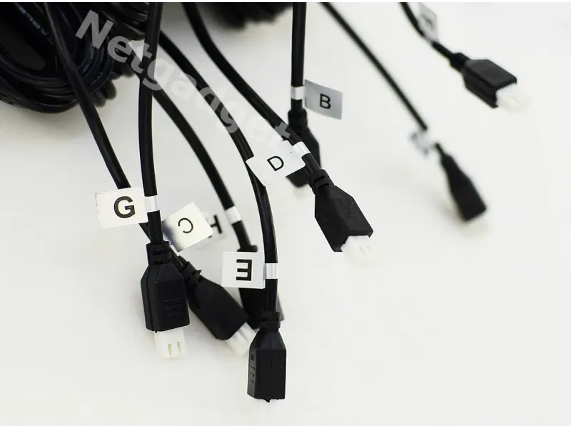 Aide au stationnement avec 8 senseurs - Netgadget